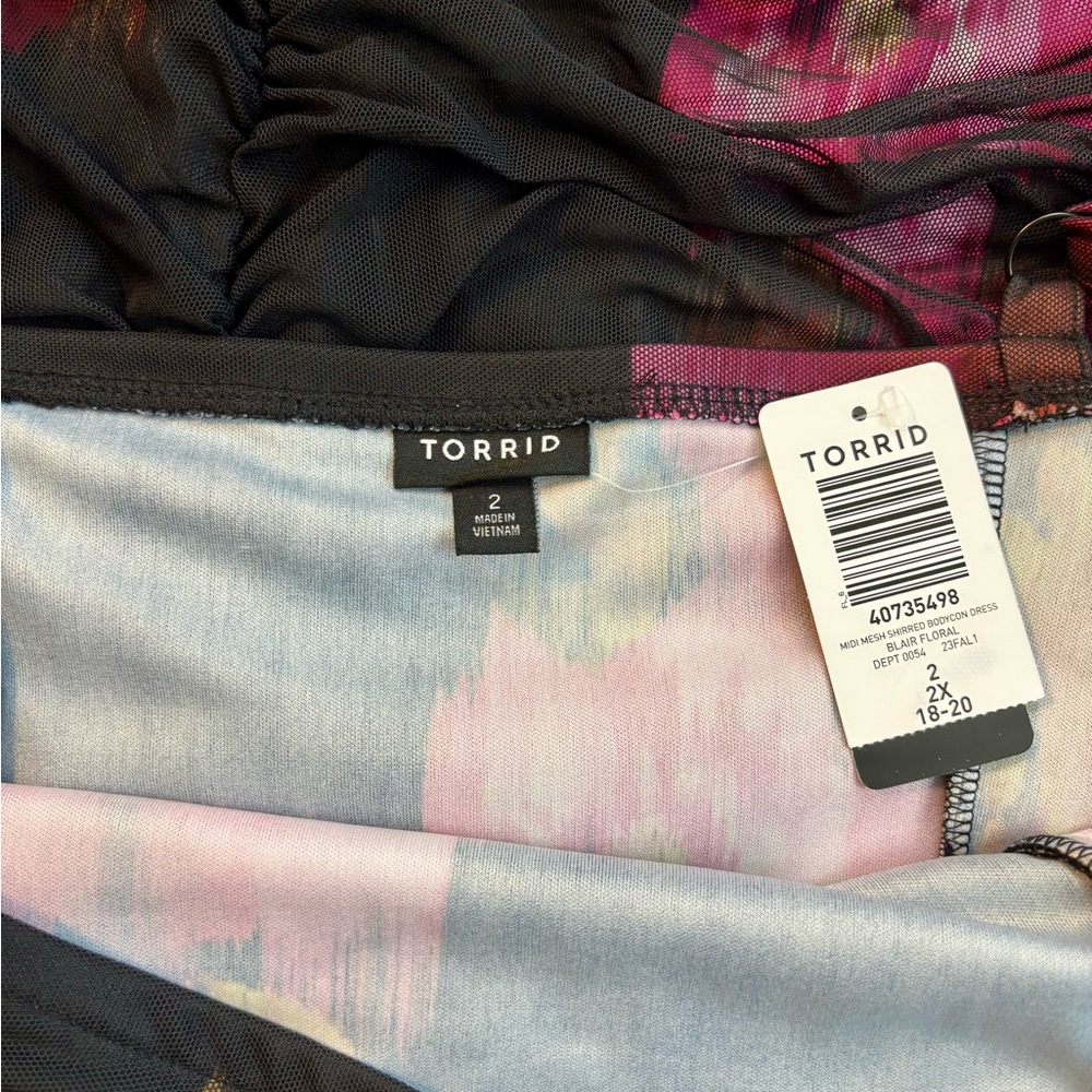 Torrid Black and Pink Ruched Dress - Picture 3 of 3
